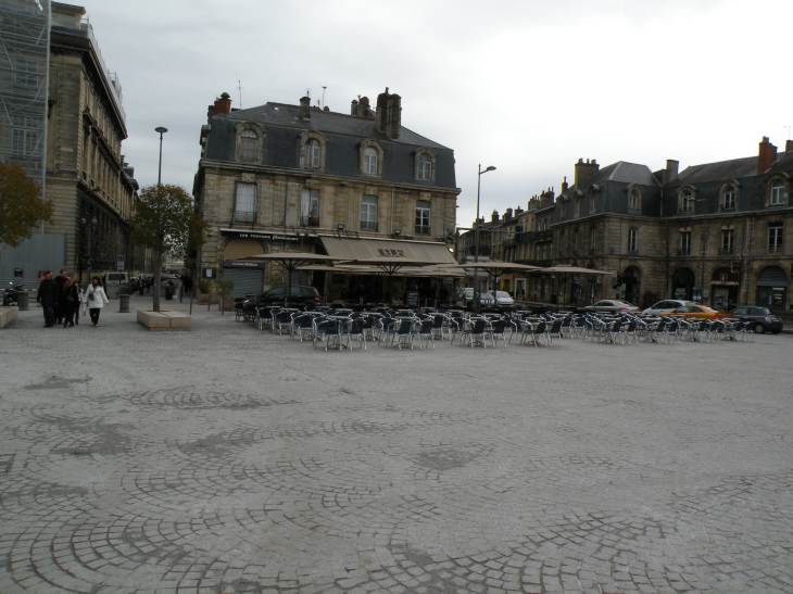  terrase de café, place de la Victoire